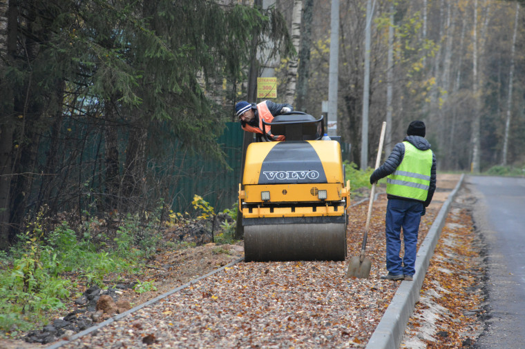 Александр Шаботинский проверил ход ремонта Дуниловского шоссе в Иванове