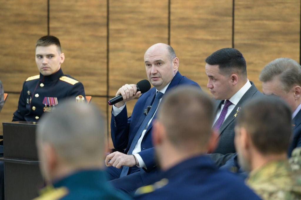 Евгений Солнцев пообщался с финалистами программы кадрового резерва «Герои Оренбуржья» Евгений Солнцев пообщался с финалистами программы кадрового резерва «Герои Оренбуржья»