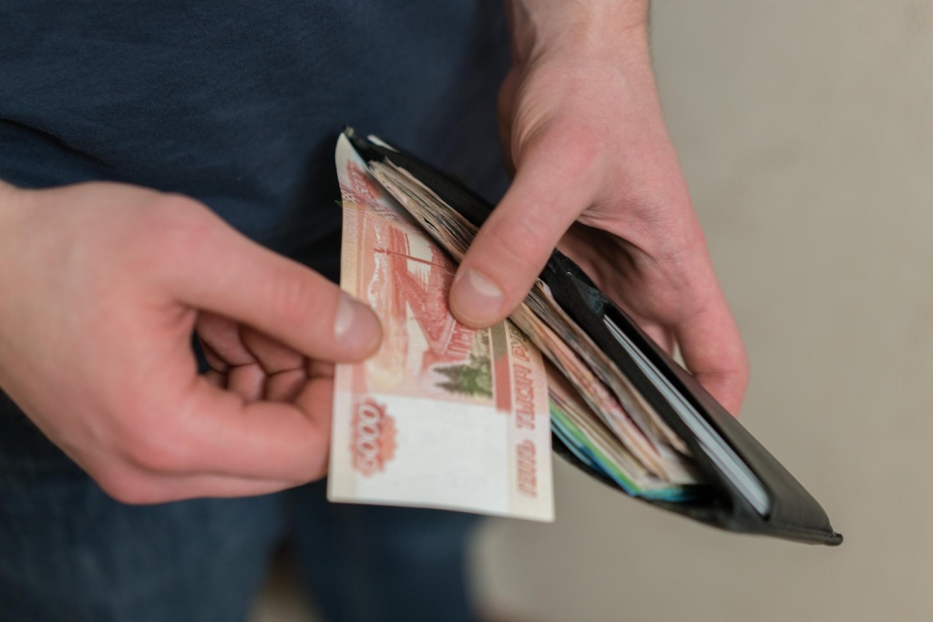 В Свердловской области бывшего замглавы Режевского городского округа подозревают в получении крупной взятки