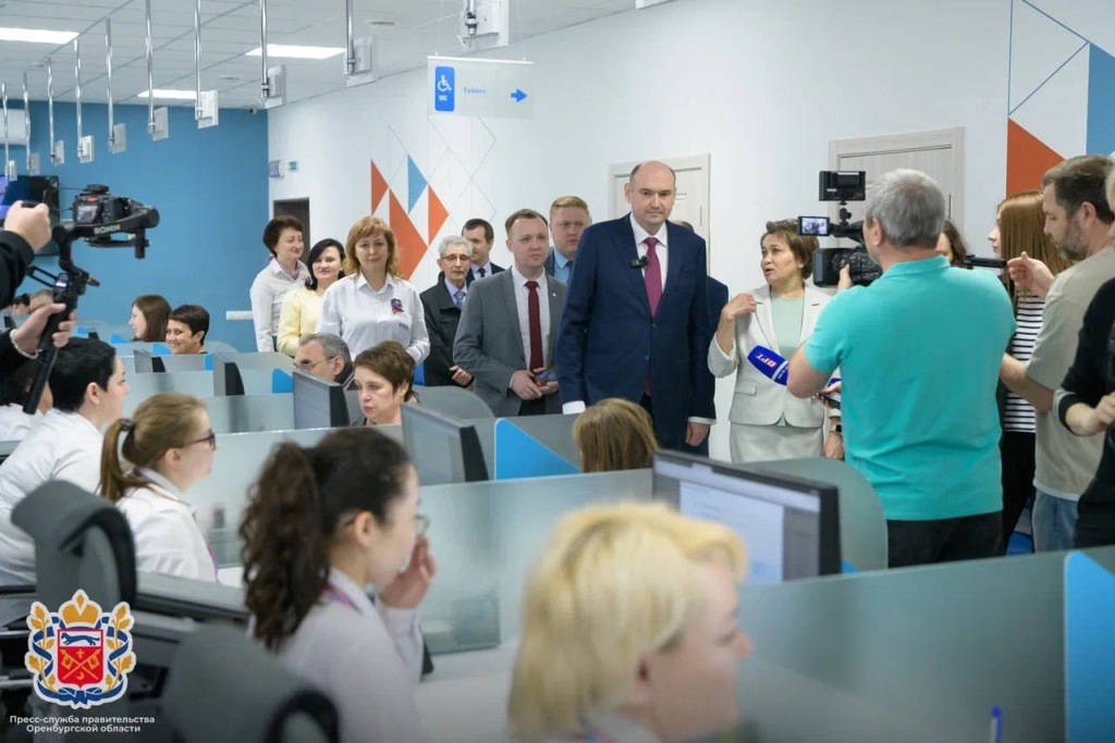 Врио губернатора Оренбуржья открыл работу Всероссийской ярмарки трудоустройства Врио губернатора Оренбуржья открыл работу Всероссийской ярмарки трудоустройства