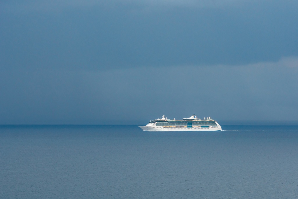 Отправление развлекательного лайнера Disney отложили