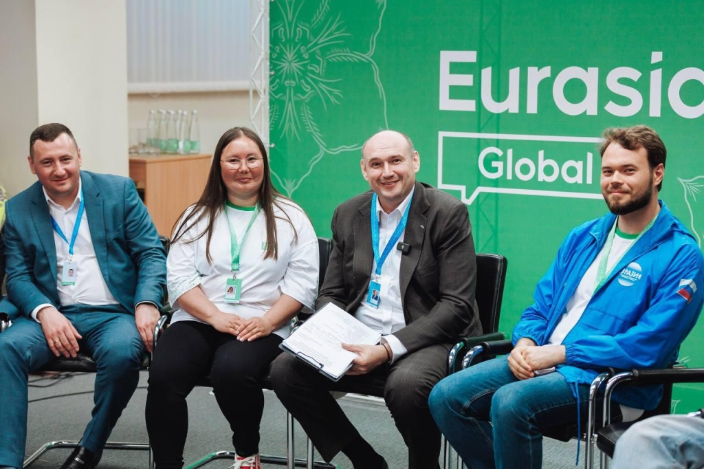 Евгений Солнцев пообещал передать приветствие президенту России от молодёжи Чада