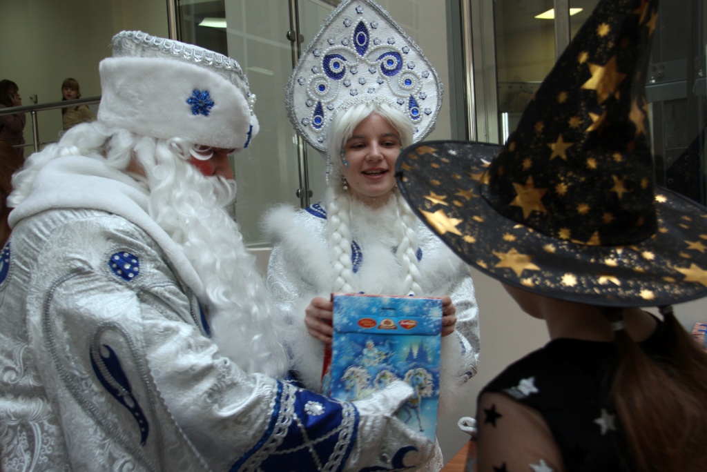 Новогоднее чудо для детей защитников Отечества: в Тамбовской областной Думе прошли праздничные представления