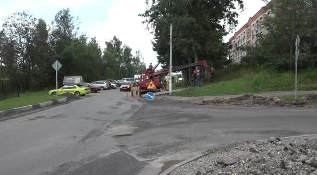 В микрорайоне Новое Пушкино на улице Просвещения обустраивают переходно-скоростную полосу для ликвидации заторов В микрорайоне Новое Пушкино на улице Просвещения обустраивают переходно-скоростную полосу для ликвидации заторов