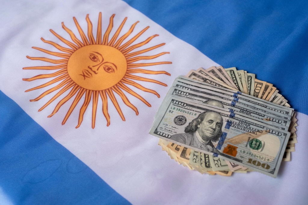 Аргентина получит от Международного валютного фонда 20 миллиардов долларов
