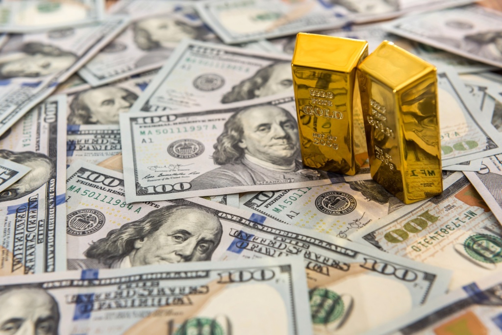 Золото обновляет рекорды на фоне торговой нестабильности и ослабления доллара