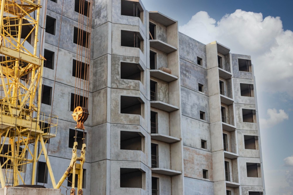 В Дмитровском округе Подмосковья для переселенцев из аварийного жилья построили 12-этажный дом