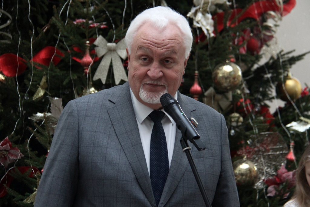 Новогоднее чудо для детей защитников Отечества: в Тамбовской областной Думе прошли праздничные представления