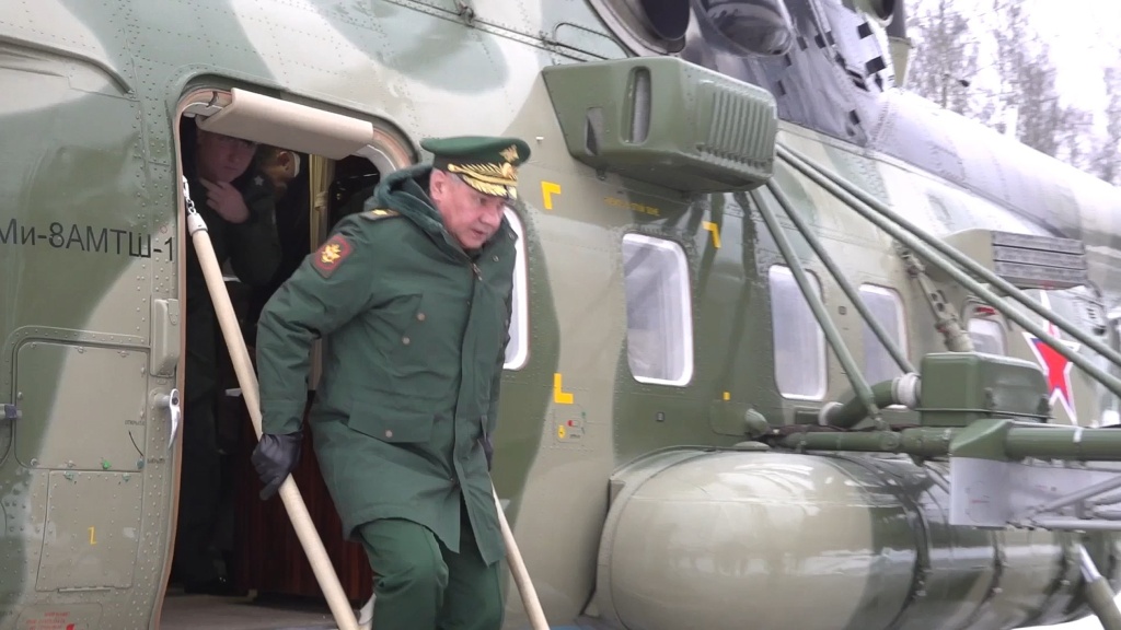 Глава Министерства обороны Шойгу прилетел в Екатеринбург Глава Министерства обороны Шойгу прилетел в Екатеринбург