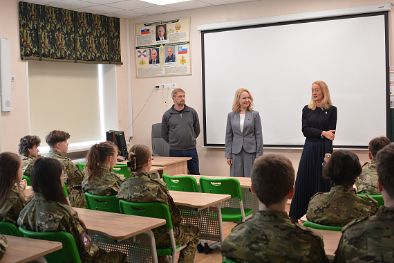 Юлия Попова в гимназии имени И. С. Никитина: внимание к образованию, культуре и здоровью школьников