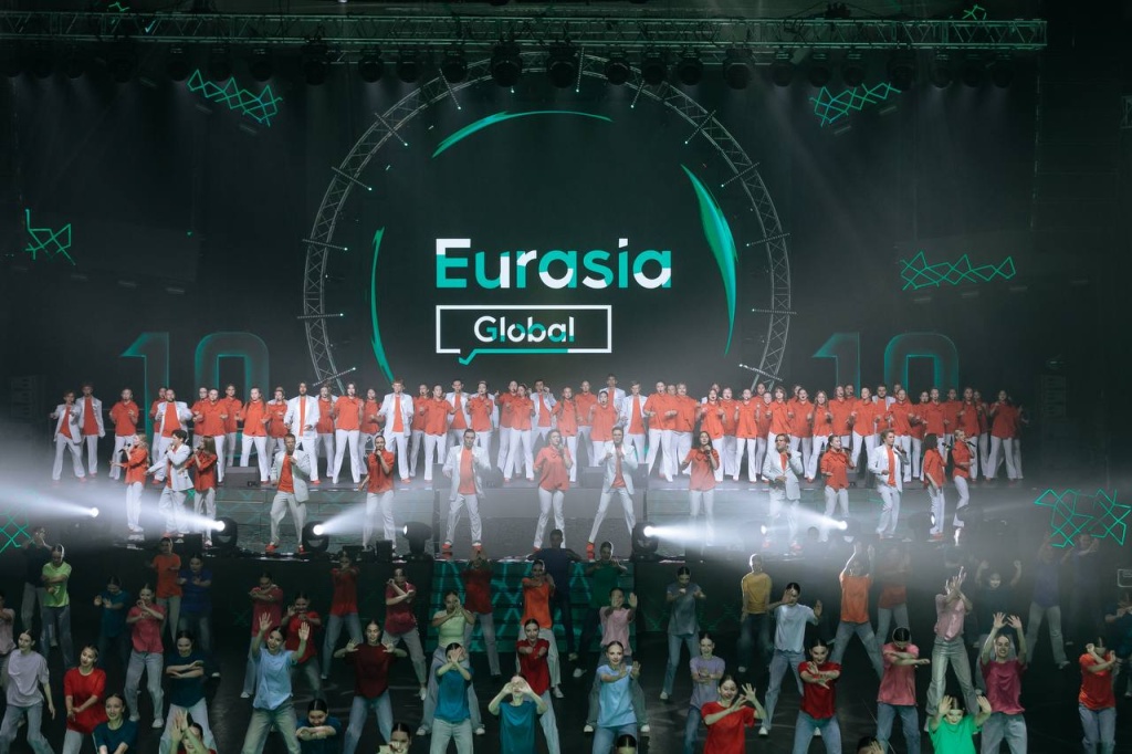 Евгений Солнцев пообещал передать приветствие президенту России от молодёжи Чада