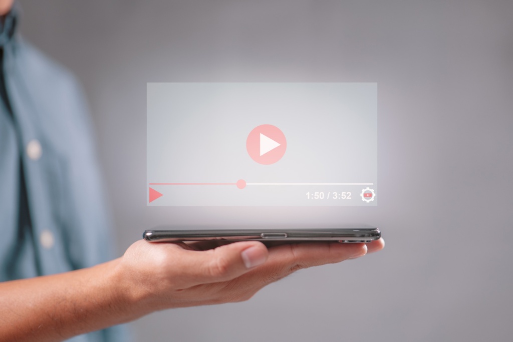 Минцифры: половина пользователей YouTube перешла на отечественные видео-платформы