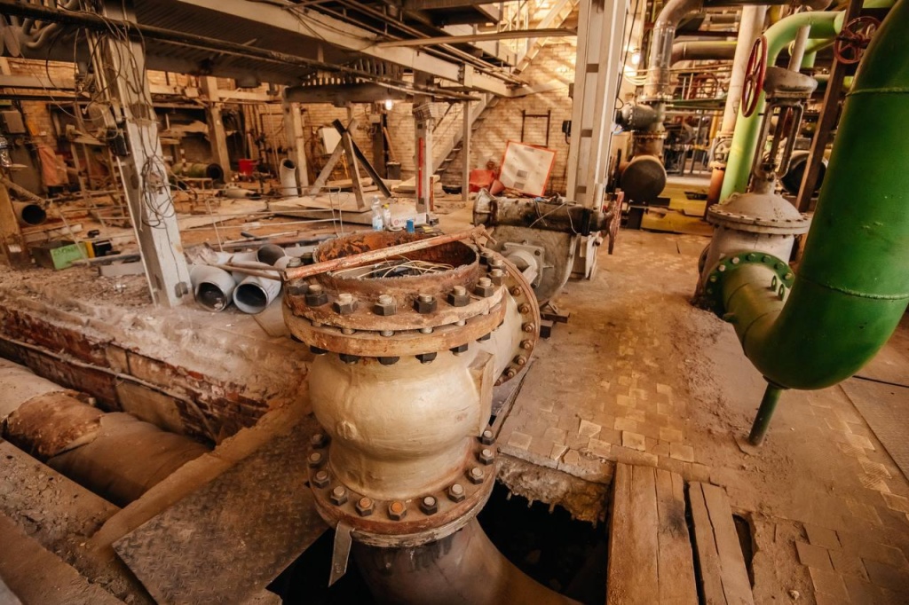 Глава Пушкинского Максим Красноцветов и депутат Госдумы Сергей Пахомов проинспектировали ход реконструкции котельной в Ивантеевке