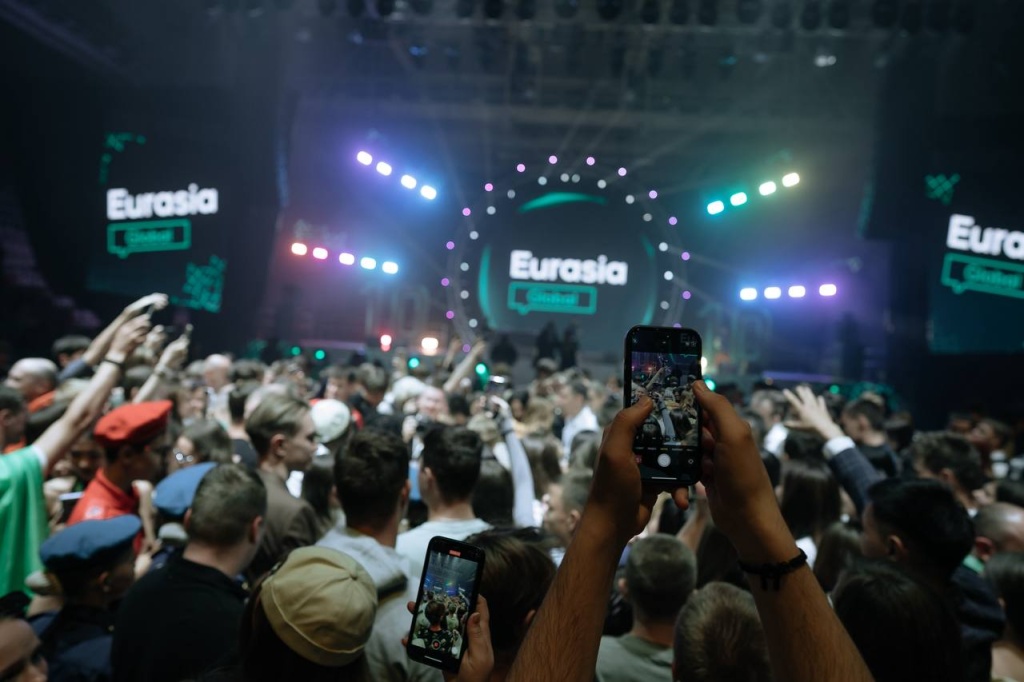 Евгений Солнцев пообещал передать приветствие президенту России от молодёжи Чада