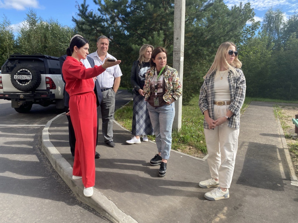 Визит уполномоченного главы Пушкинского в Ивантеевку: как прошло благоустройство двора на Фабричном проезде Визит уполномоченного главы Пушкинского в Ивантеевку: как прошло благоустройство двора на Фабричном проезде