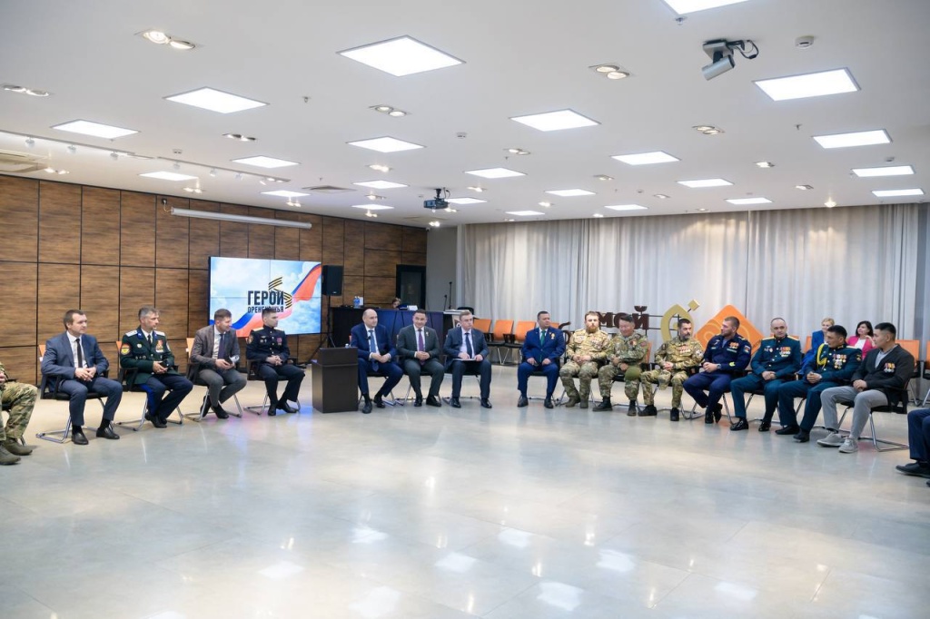 Евгений Солнцев пообщался с финалистами программы кадрового резерва «Герои Оренбуржья» Евгений Солнцев пообщался с финалистами программы кадрового резерва «Герои Оренбуржья»