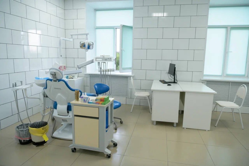 Евгений Солнцев оценил проведённый ремонт больницы в посёлке Первомайском Евгений Солнцев оценил проведённый ремонт больницы в посёлке Первомайском