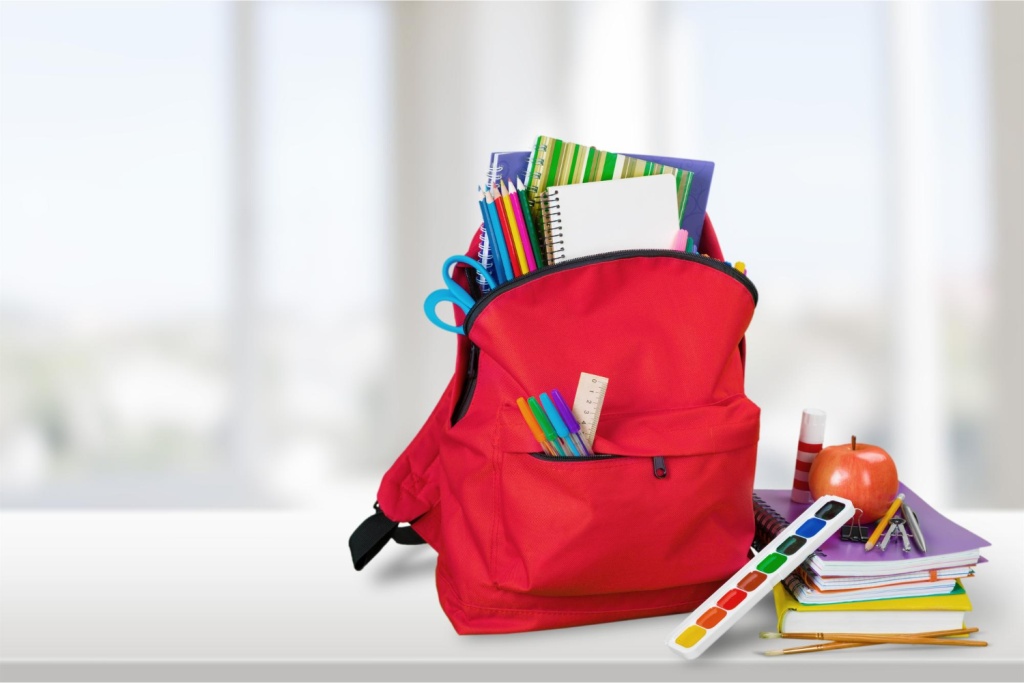 Сборы в школу: сколько тратят родители в 2025 году