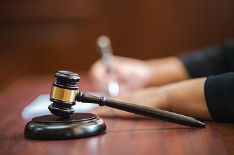 В Оренбургской области в отношении главы одной из сельских школ возбуждено уголовное дело